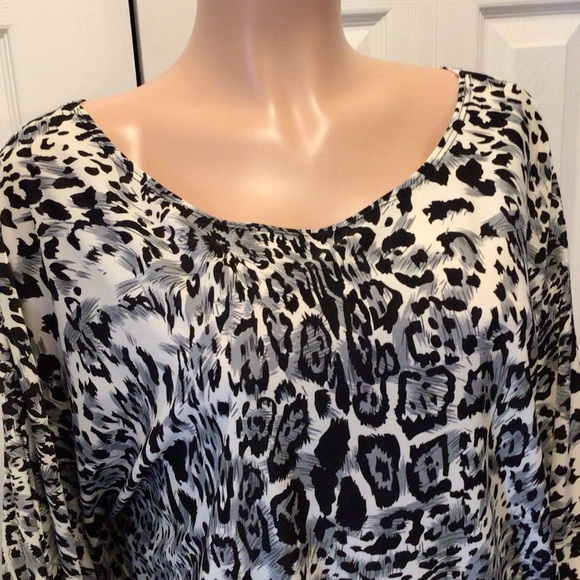 Isabella Rodriguez Womens Black & White Animal Print Dolman Blouse Size 2X - Picture 3 of 6